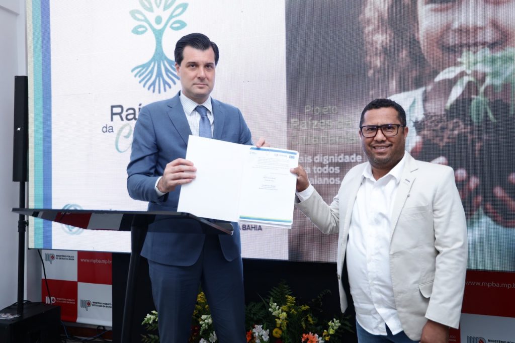 PGJ Itinerante: Prefeitos de Mansidão e Riachão das Neves assinam termos de adesão ao projeto Raízes da Cidadania